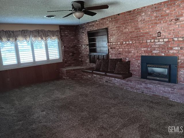 5917 Burke Way, Bakersfield, CA 93309