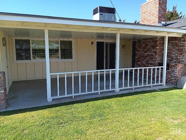 5917 Burke Way, Bakersfield, CA 93309