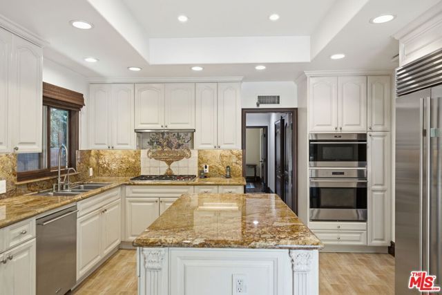2108 San Ysidro Drive, Beverly Hills, CA 90210