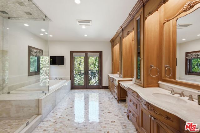 2108 San Ysidro Drive, Beverly Hills, CA 90210