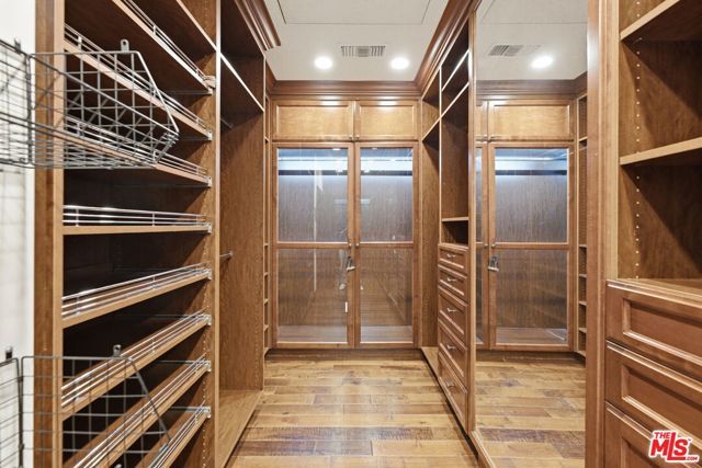 2108 San Ysidro Drive, Beverly Hills, CA 90210