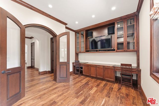 2108 San Ysidro Drive, Beverly Hills, CA 90210