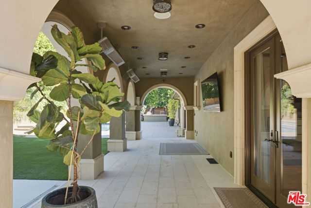 2108 San Ysidro Drive, Beverly Hills, CA 90210