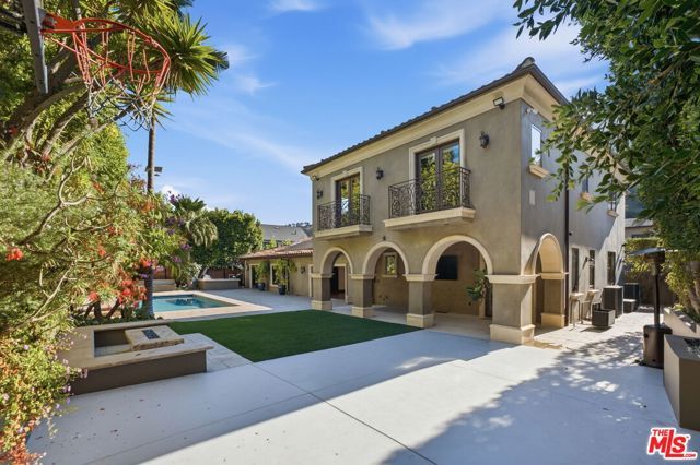 2108 San Ysidro Drive, Beverly Hills, CA 90210