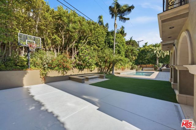 2108 San Ysidro Drive, Beverly Hills, CA 90210
