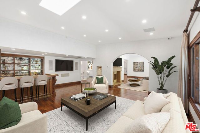 2108 San Ysidro Drive, Beverly Hills, CA 90210