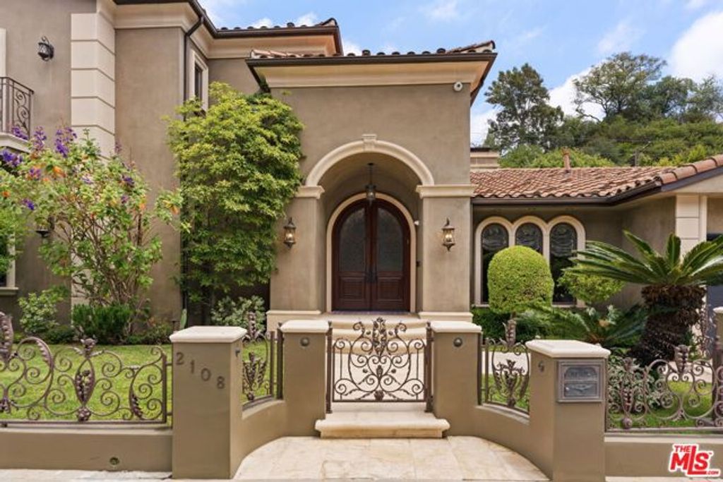 2108 San Ysidro Drive, Beverly Hills, CA 90210