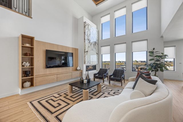 6837 Sunrise Point, Horace, ND 58047