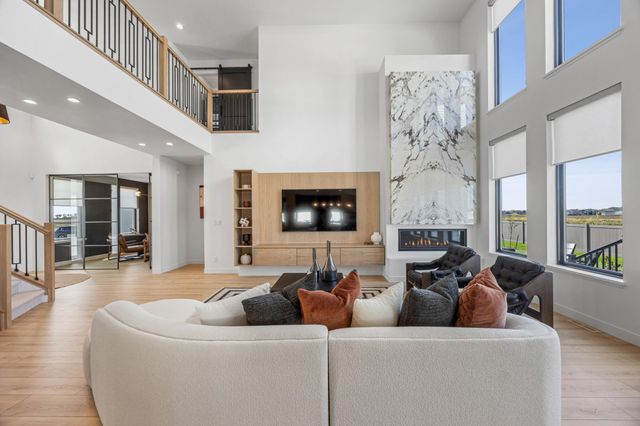 6837 Sunrise Point, Horace, ND 58047