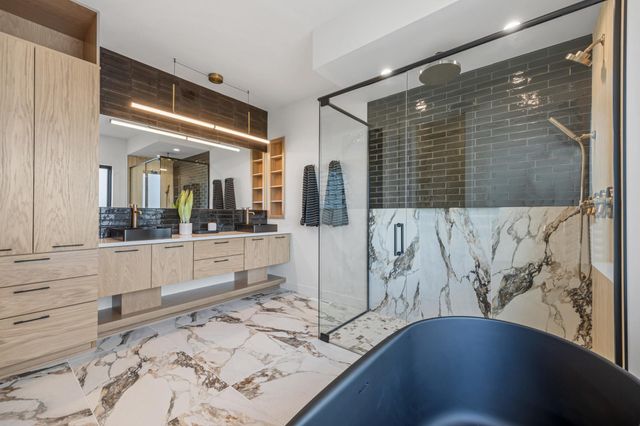 6837 Sunrise Point, Horace, ND 58047