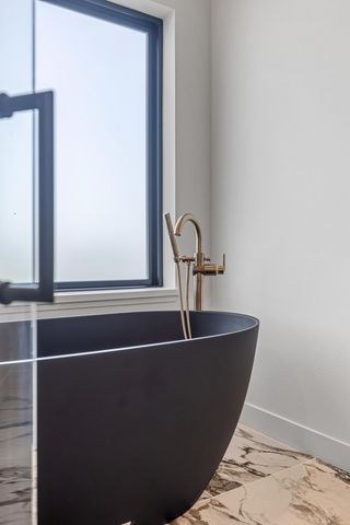 6837 Sunrise Point, Horace, ND 58047