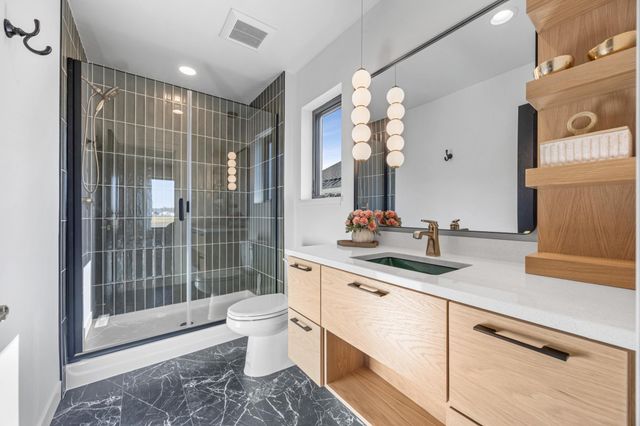 6837 Sunrise Point, Horace, ND 58047