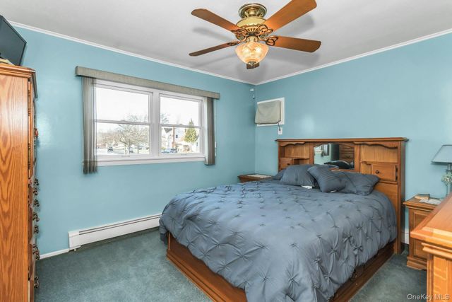 247 Knollwood Lane, Seaford, NY 11783