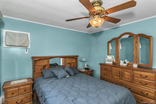 247 Knollwood Lane, Seaford, NY 11783