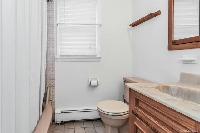 247 Knollwood Lane, Seaford, NY 11783