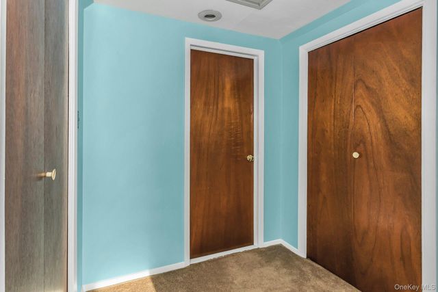 247 Knollwood Lane, Seaford, NY 11783