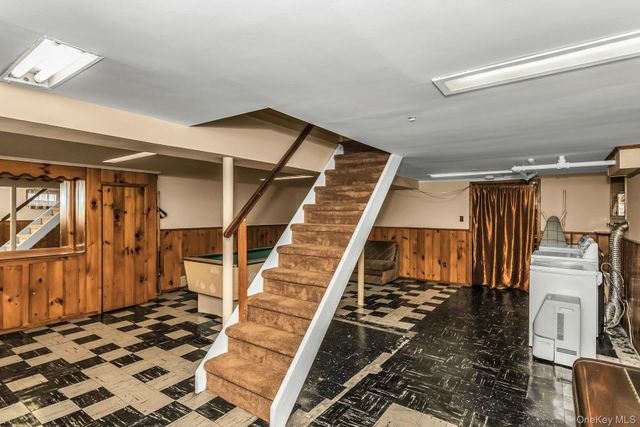 247 Knollwood Lane, Seaford, NY 11783