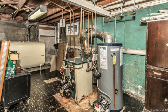 247 Knollwood Lane, Seaford, NY 11783