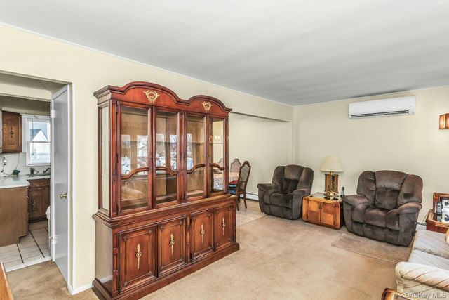 247 Knollwood Lane, Seaford, NY 11783