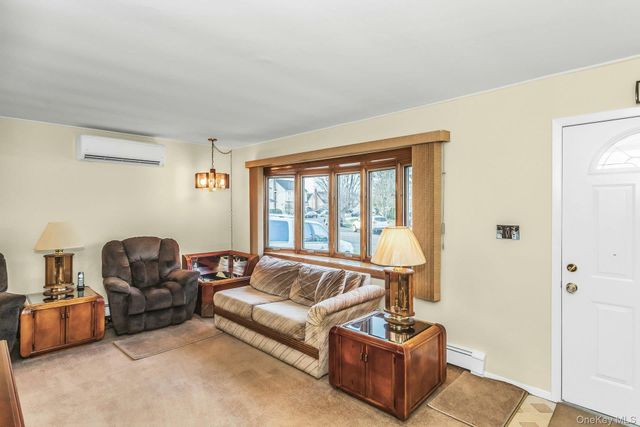 247 Knollwood Lane, Seaford, NY 11783