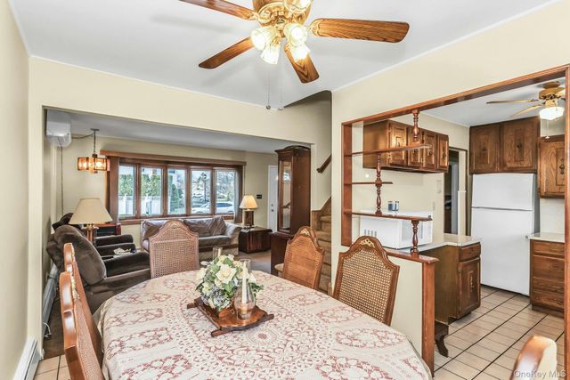 247 Knollwood Lane, Seaford, NY 11783