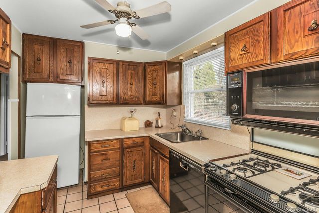 247 Knollwood Lane, Seaford, NY 11783