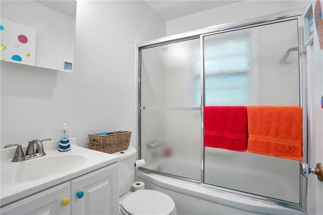 6381 Lakeview Drive, Buford, GA 30518