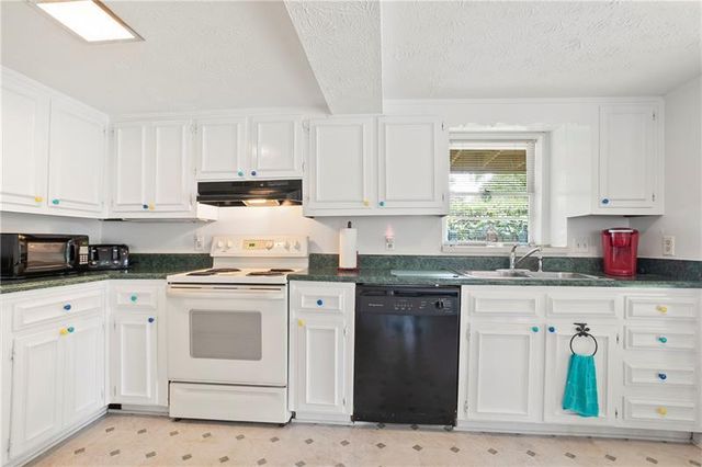 6381 Lakeview Drive, Buford, GA 30518