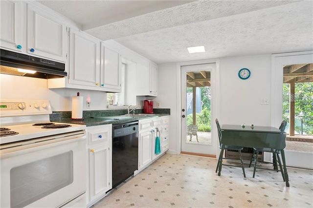 6381 Lakeview Drive, Buford, GA 30518