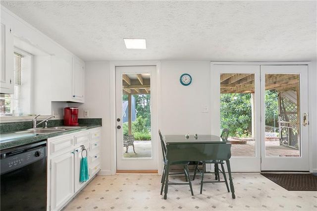 6381 Lakeview Drive, Buford, GA 30518