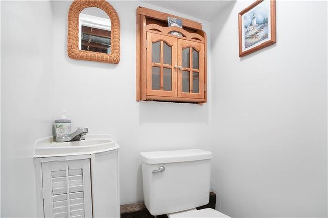 6381 Lakeview Drive, Buford, GA 30518