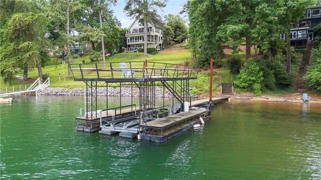 6381 Lakeview Drive, Buford, GA 30518