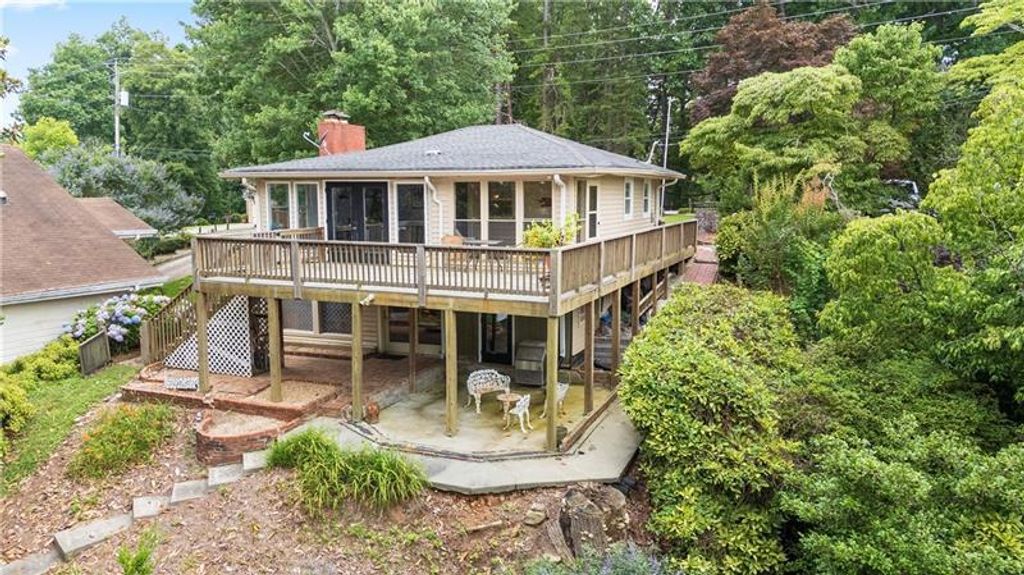 6381 Lakeview Drive, Buford, GA 30518