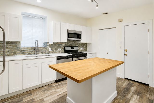 6328 N Bell Avenue G, Chicago, IL 60659