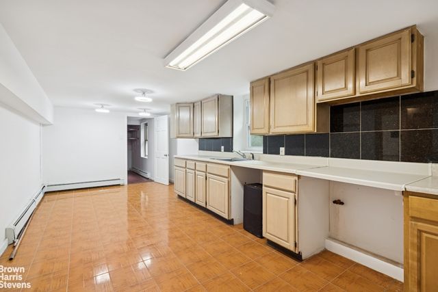 6015 INDEPENDENCE Avenue, New York City, NY 10471