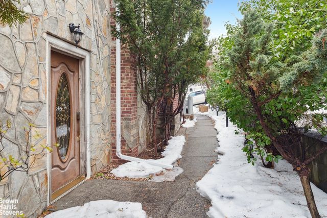 6015 INDEPENDENCE Avenue, New York City, NY 10471