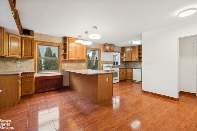 6015 INDEPENDENCE Avenue, New York City, NY 10471