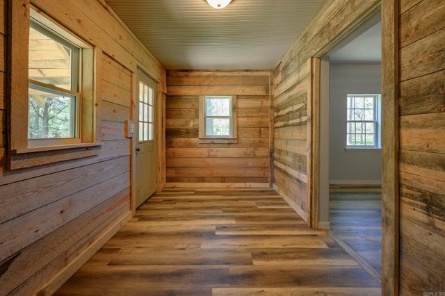 209 Ridge Ave, Mena, AR 71953