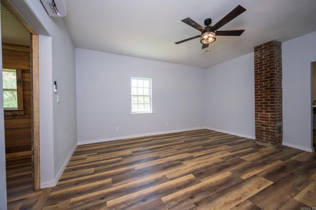 209 Ridge Ave, Mena, AR 71953