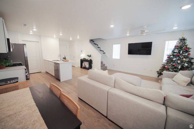 1737 S DEVILS GARDEN LN, Washington, UT 84780