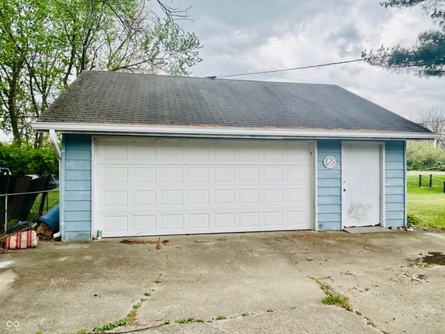 4231 Standish Drive, Indianapolis, IN 46221