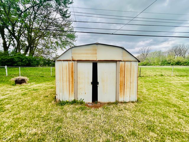 4231 Standish Drive, Indianapolis, IN 46221