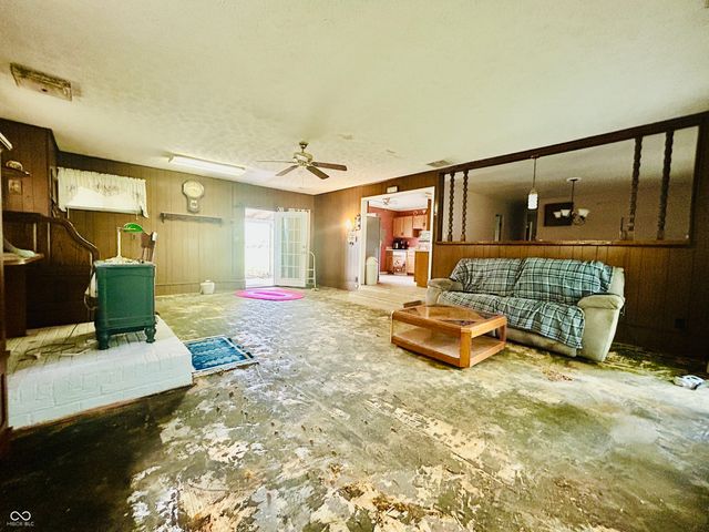 4231 Standish Drive, Indianapolis, IN 46221