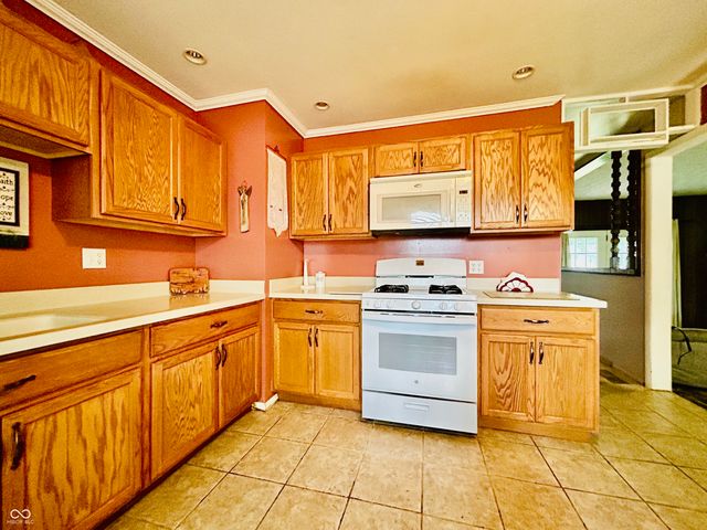 4231 Standish Drive, Indianapolis, IN 46221