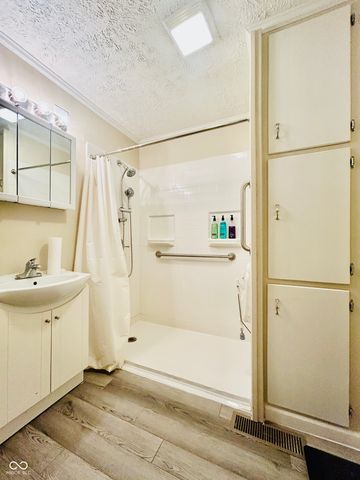 4231 Standish Drive, Indianapolis, IN 46221