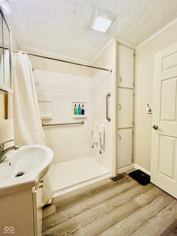 4231 Standish Drive, Indianapolis, IN 46221