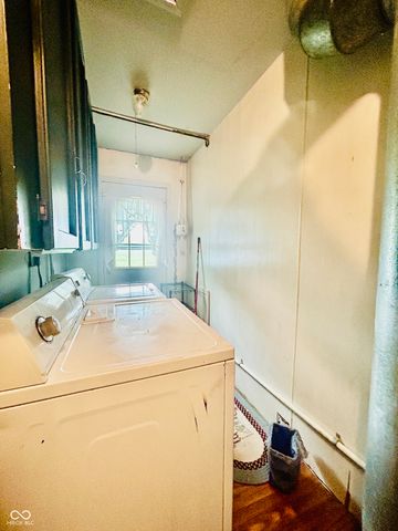 4231 Standish Drive, Indianapolis, IN 46221