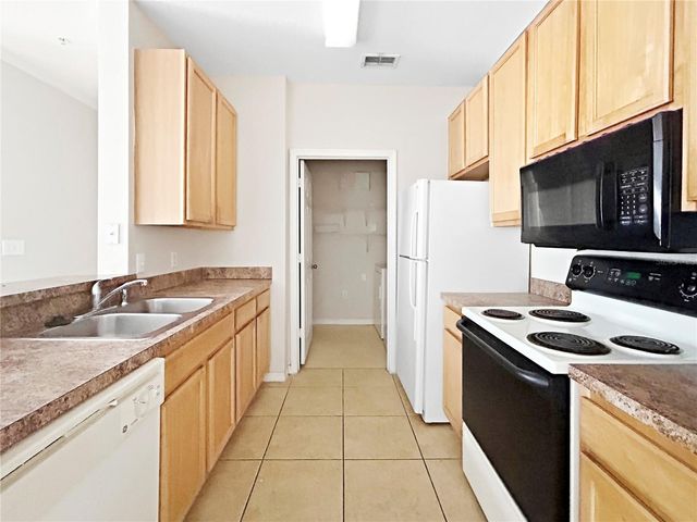 10205 COURTNEY PALMS BOULEVARD 101, Tampa, FL 33619