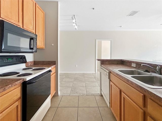 10205 COURTNEY PALMS BOULEVARD 101, Tampa, FL 33619