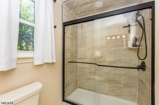 51 Ringwood Ave, Pompton Lakes Boro, NJ 07442